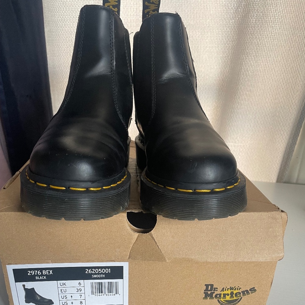 Smooth black Chelsea boots